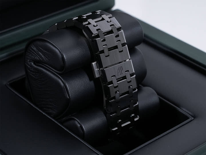 オーデマピゲ ロイヤルオーク クロノグラフ Ref.26240CE.OO.1225CE.02 ブラックセラミック ブラック文字盤