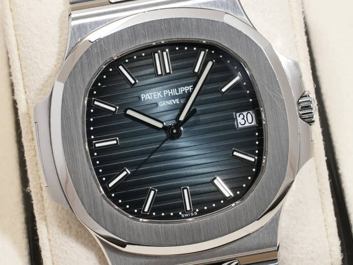 パテックフィリップ ノーチラス Ref.5711/1A-010 ステンレススチール ブルー文字盤