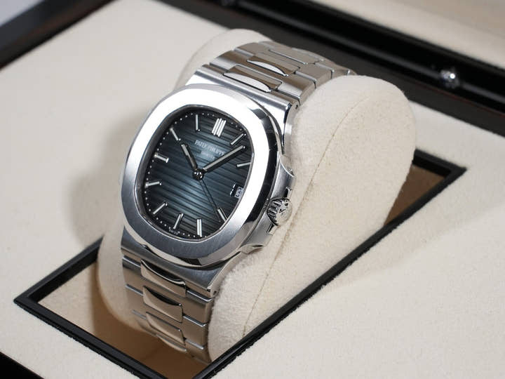 パテックフィリップ ノーチラス Ref.5711/1A-010 ステンレススチール ブルー文字盤