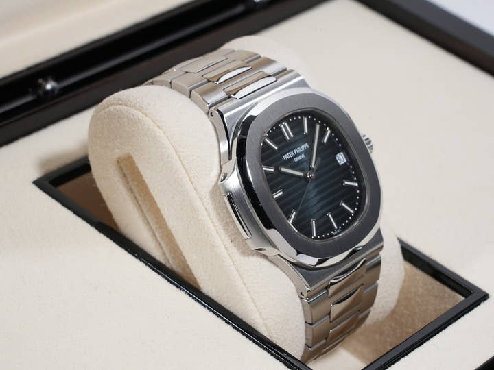 パテックフィリップ ノーチラス Ref.5711/1A-010 ステンレススチール ブルー文字盤