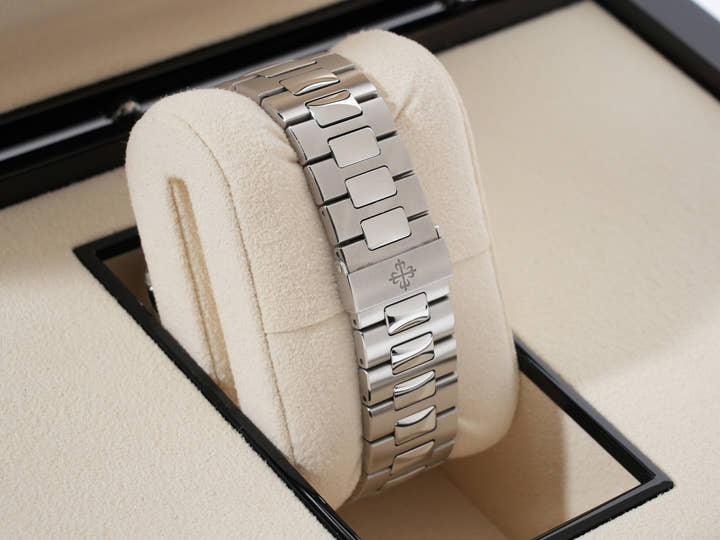 パテックフィリップ ノーチラス Ref.5711/1A-010 ステンレススチール ブルー文字盤