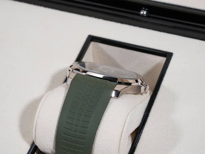 パテックフィリップ アクアノート Ref.5168G-010 ホワイトゴールド カーキグリーン文字盤 中古 cvy53ggq