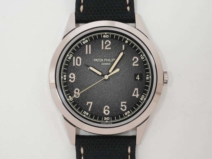 パテックフィリップ カラトラバ Ref.5226G-001 ホワイトゴールド ブラックグラデーションのテクスチャード ラック アントラサイト文字盤