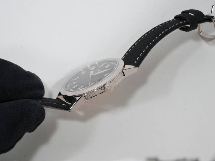 パテックフィリップ カラトラバ Ref.5226G-001 ホワイトゴールド ブラックグラデーションのテクスチャード ラック アントラサイト文字盤