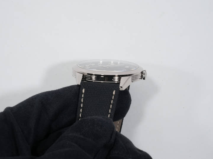 パテックフィリップ カラトラバ Ref.5226G-001 ホワイトゴールド ブラックグラデーションのテクスチャード ラック アントラサイト文字盤