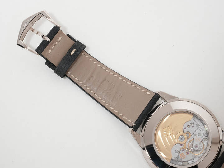 パテックフィリップ カラトラバ Ref.5226G-001 ホワイトゴールド ブラックグラデーションのテクスチャード ラック アントラサイト文字盤
