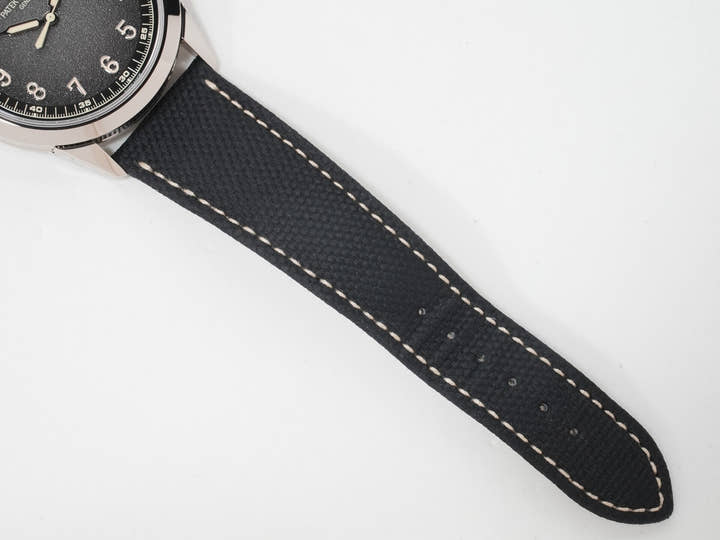 パテックフィリップ カラトラバ Ref.5226G-001 ホワイトゴールド ブラックグラデーションのテクスチャード ラック アントラサイト文字盤