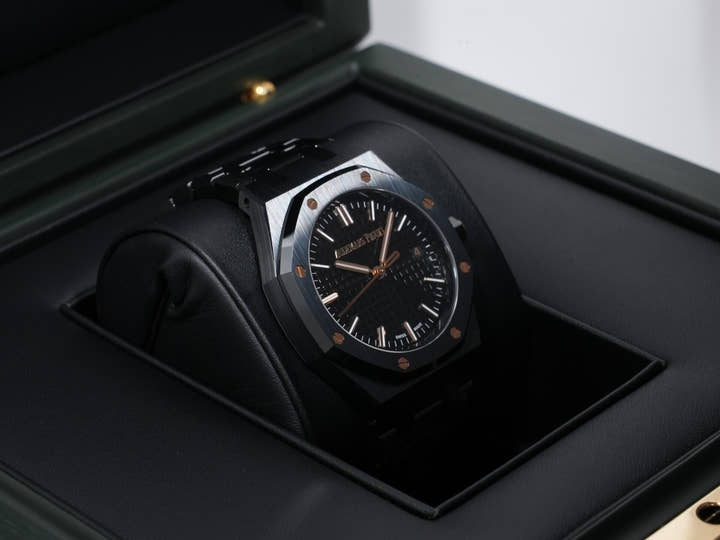 オーデマピゲ ロイヤルオーク Ref.77350CE.OO.1266CE.03.A ブラックセラミック ブラック文字盤