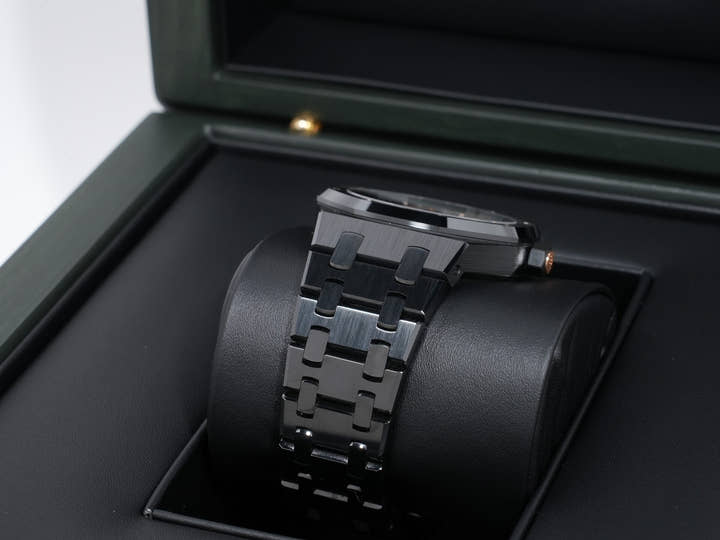 オーデマピゲ ロイヤルオーク Ref.77350CE.OO.1266CE.03.A ブラックセラミック ブラック文字盤