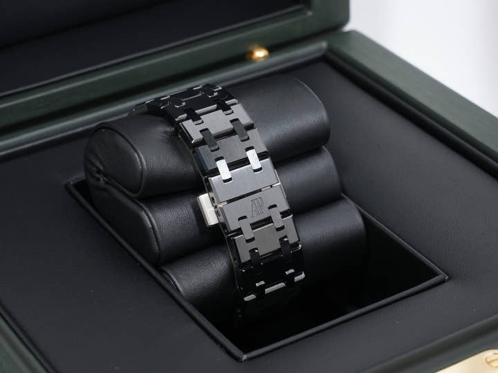 オーデマピゲ ロイヤルオーク Ref.77350CE.OO.1266CE.03.A ブラックセラミック ブラック文字盤