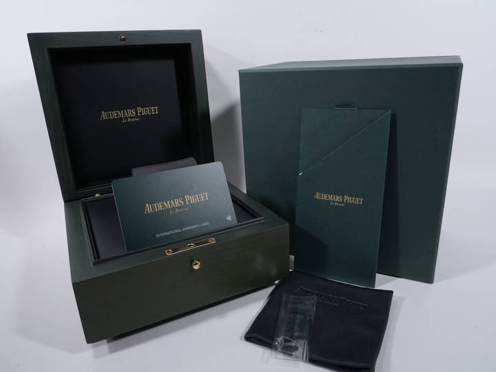 オーデマピゲ ロイヤルオーク Ref.77350CE.OO.1266CE.03.A ブラックセラミック ブラック文字盤