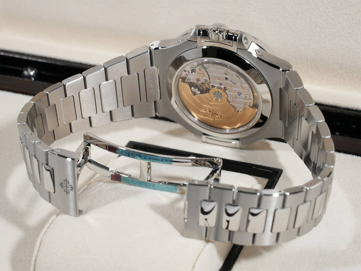 パテックフィリップ ノーチラス アニュアルカレンダー TIFFANY&CO. Ref.5726/1A-014 ステンレススチール ブルー、ブラックグラデーション文字盤