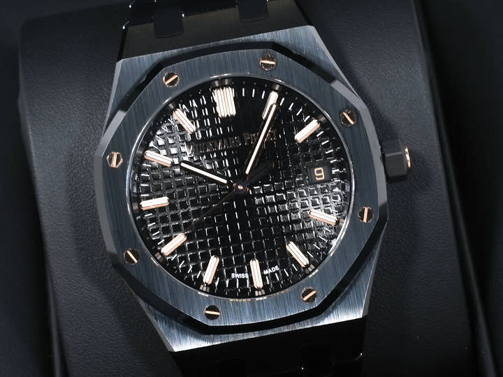 オーデマピゲ ロイヤルオーク Ref.77350CE.OO.1266CE.03.A ブラックセラミック ブラック文字盤