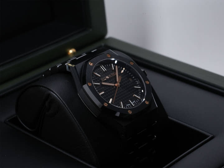 オーデマピゲ ロイヤルオーク Ref.77350CE.OO.1266CE.03.A ブラックセラミック ブラック文字盤