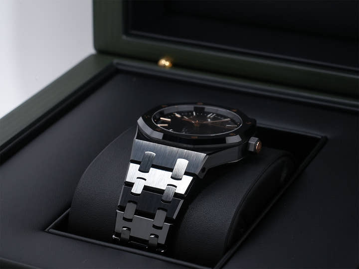 オーデマピゲ ロイヤルオーク Ref.77350CE.OO.1266CE.03.A ブラックセラミック ブラック文字盤