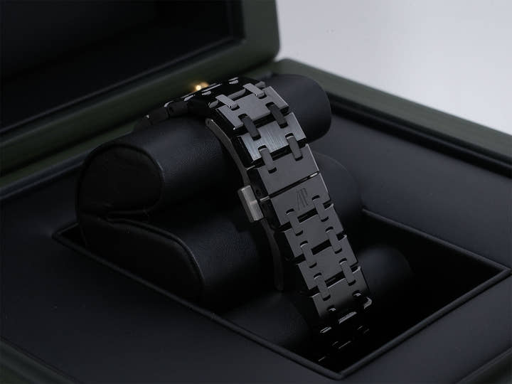 オーデマピゲ ロイヤルオーク Ref.77350CE.OO.1266CE.03.A ブラックセラミック ブラック文字盤