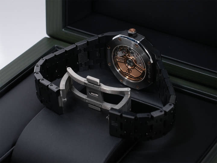 オーデマピゲ ロイヤルオーク Ref.77350CE.OO.1266CE.03.A ブラックセラミック ブラック文字盤