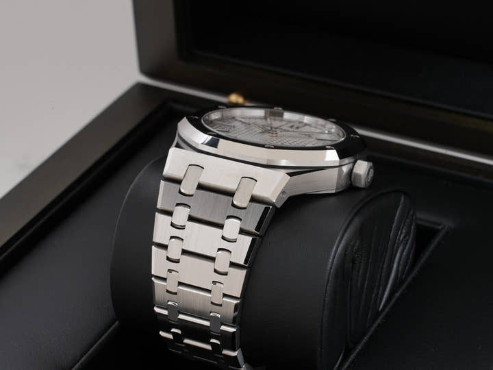 オーデマピゲ ロイヤルオーク Ref.15510ST.OO.1320ST.08 ステンレススチール シルバー文字盤