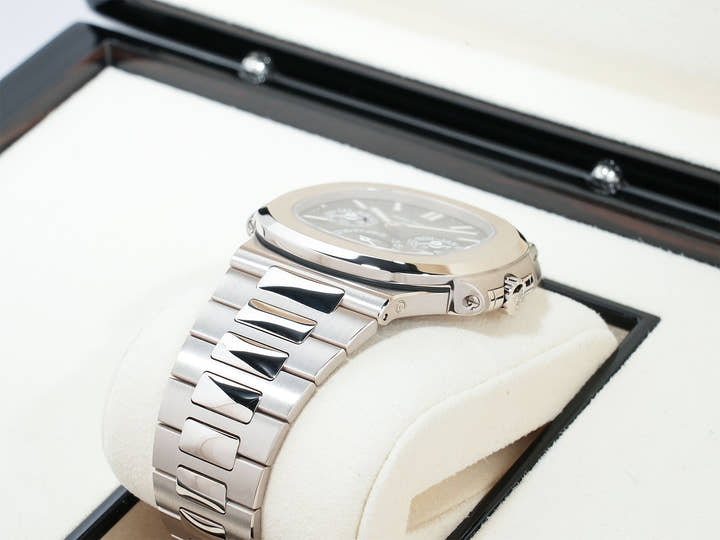 パテックフィリップ ノーチラス パーペチュアルカレンダー Ref.5740/1G-001 ホワイトゴールド ブルー文字盤