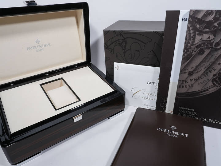 パテックフィリップ ノーチラス パーペチュアルカレンダー Ref.5740/1G-001 ホワイトゴールド ブルー文字盤