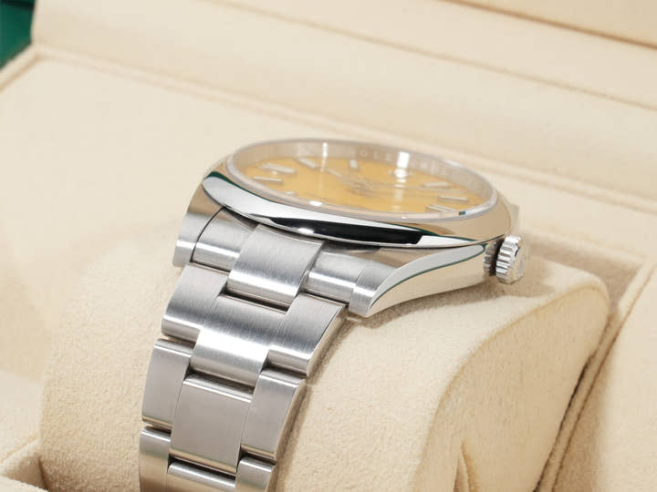 Rolex Oyster Perpetual 41 Ref. 124300 Stainless Steel Yellow Dial Pre-owned (owoizujr)