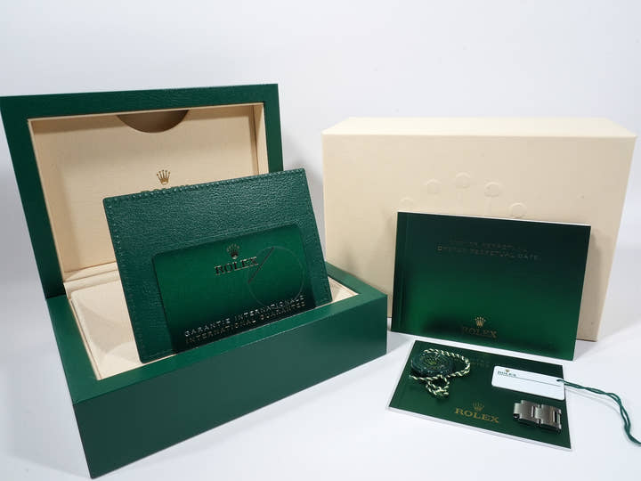 Rolex Oyster Perpetual 41 Ref. 124300 Stainless Steel Yellow Dial Pre-owned (owoizujr)