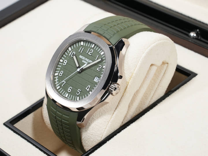 パテックフィリップ アクアノート Ref.5168G-010 ホワイトゴールド カーキグリーン文字盤