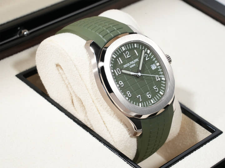 パテックフィリップ アクアノート Ref.5168G-010 ホワイトゴールド カーキグリーン文字盤