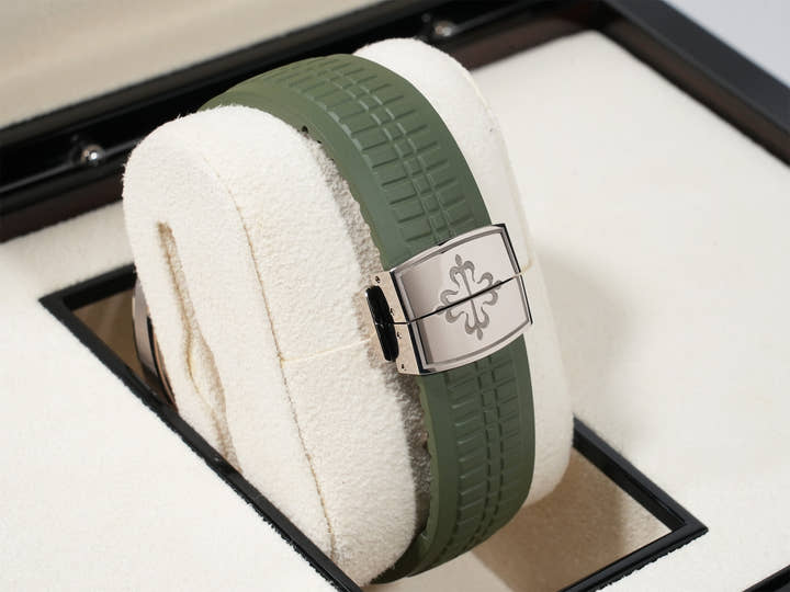 パテックフィリップ アクアノート Ref.5168G-010 ホワイトゴールド カーキグリーン文字盤