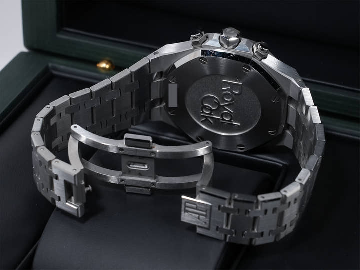 オーデマピゲ ロイヤルオーク クロノグラフ Ref.26715ST.OO.1356ST.01 ステンレススチール ナイトブルー文字盤