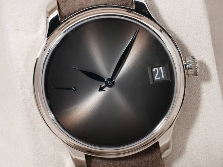 H.モーザー エンデバー パーペチュアル カレンダー コンセプト Ref.1341-0213 18KWG シグネチャーフュメ文字盤 中古 uwszqz92