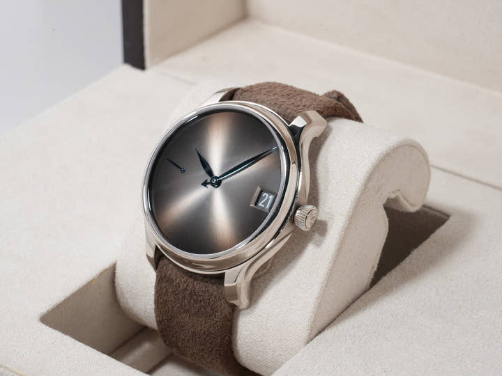 H.モーザー エンデバー パーペチュアル カレンダー コンセプト Ref.1341-0213 18KWG シグネチャーフュメ文字盤 中古 uwszqz92