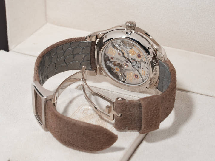 H.モーザー エンデバー パーペチュアル カレンダー コンセプト Ref.1341-0213 18KWG シグネチャーフュメ文字盤 中古 uwszqz92