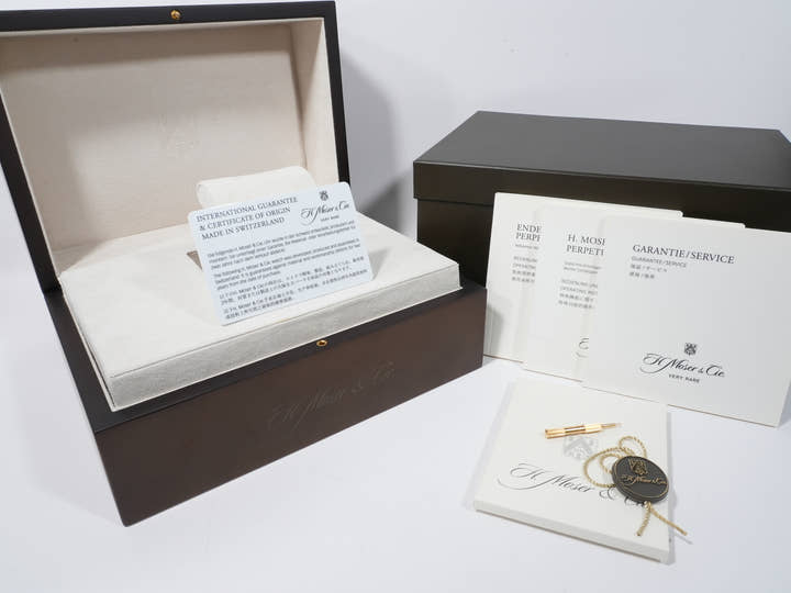 H.モーザー エンデバー パーペチュアル カレンダー コンセプト Ref.1341-0213 18KWG シグネチャーフュメ文字盤 中古 uwszqz92