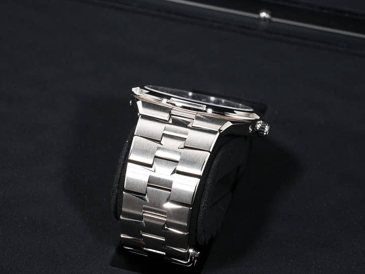 ヴァシュロンコンスタンタン オーヴァーシーズ エクストラフラット パーペチュアルカレンダー Ref.4300V/120G-B945 18KWG ブルー文字盤 美品 7ct64dcg