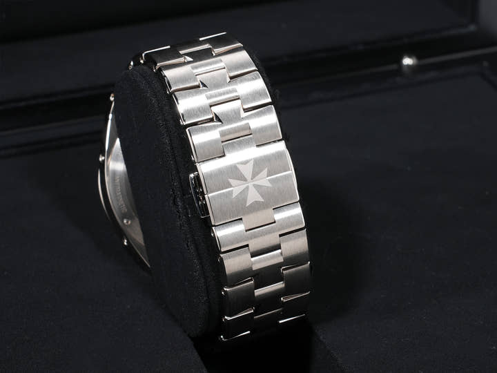 ヴァシュロンコンスタンタン オーヴァーシーズ エクストラフラット パーペチュアルカレンダー Ref.4300V/120G-B945 18KWG ブルー文字盤 美品 7ct64dcg