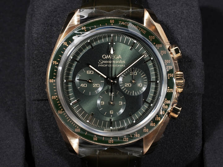 オメガ スピードマスター ムーンウォッチ プロフェッショナル コーアクシャル マスター クロノメーター クロノグラフ 42MM Ref.310.63.42.50.10.001 MOONSHINE GOLD グリーン文字盤 未使用 ih7hmd3a