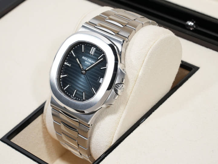 パテックフィリップ ノーチラス Ref.5711/1A-010 ステンレススチール ブルー文字盤