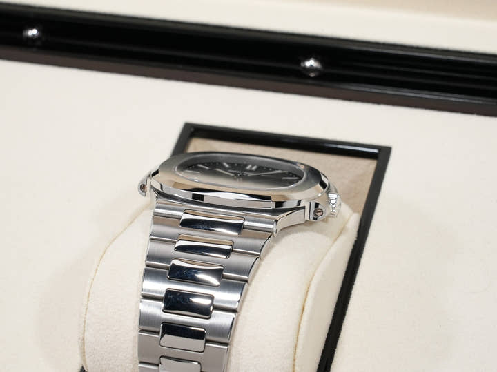 パテックフィリップ ノーチラス Ref.5711/1A-010 ステンレススチール ブルー文字盤
