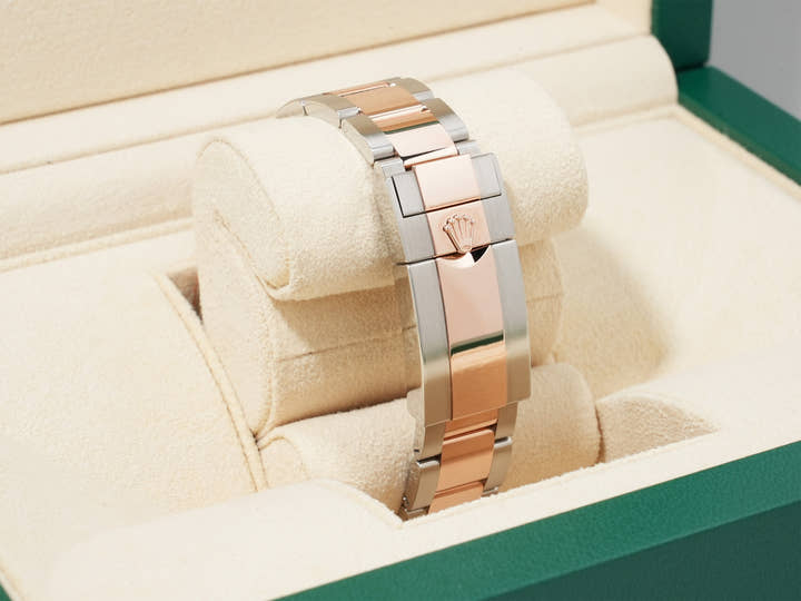 ロレックス ヨットマスター40 Ref.126621 ステンレススチール/エバーローズゴールド ブラック文字盤 未使用 ssnpizqu