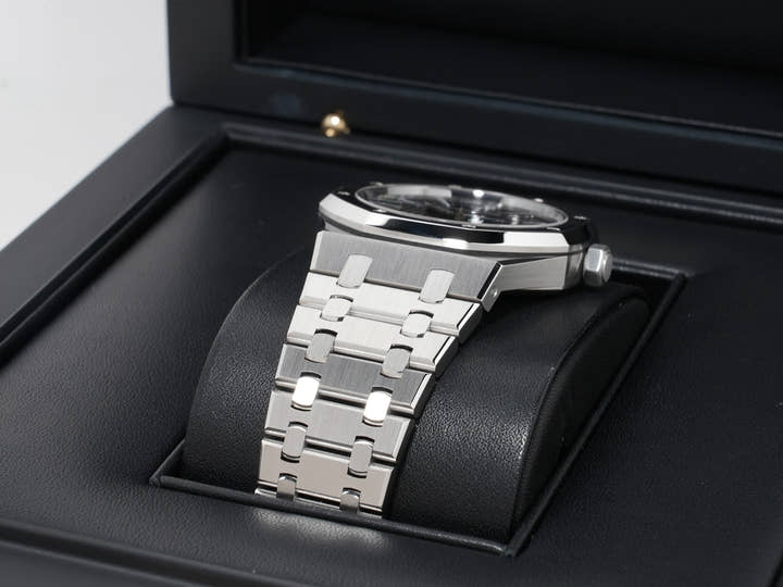 Audemars Piguet Royal Oak Ref. 15400ST.OO.1220ST.01 Stainless Steel Black Dial