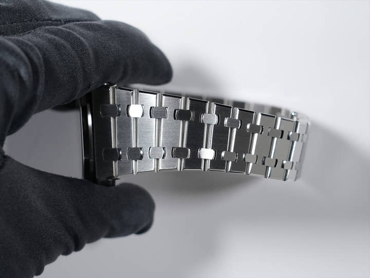 Audemars Piguet Royal Oak Ref. 15400ST.OO.1220ST.01 Stainless Steel Black Dial