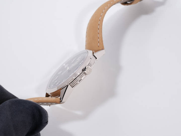 パテックフィリップ カラトラバ Ref.5226G-001 ホワイトゴールド ブラックグラデーションのテクスチャード ラック アントラサイト文字盤