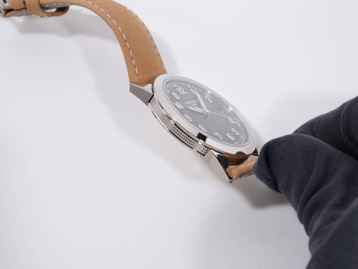 パテックフィリップ カラトラバ Ref.5226G-001 ホワイトゴールド ブラックグラデーションのテクスチャード ラック アントラサイト文字盤