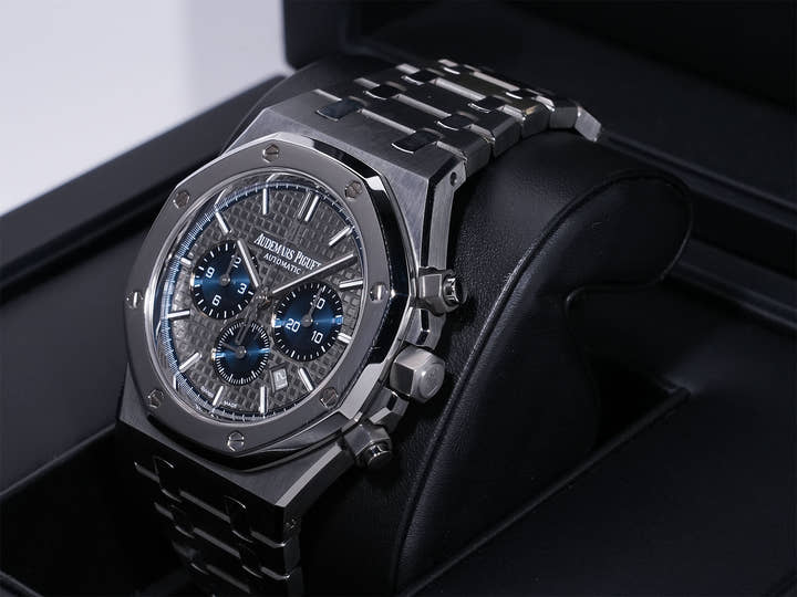 Audemars Piguet Royal Oak Chronograph Ref. 26331IP.OO.1220IP.01 Titanium/Platinum Slate Grey x Blue Dial