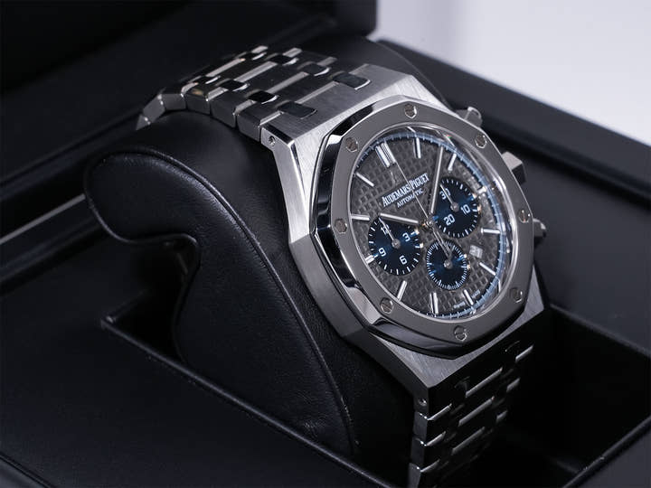 Audemars Piguet Royal Oak Chronograph Ref. 26331IP.OO.1220IP.01 Titanium/Platinum Slate Grey x Blue Dial