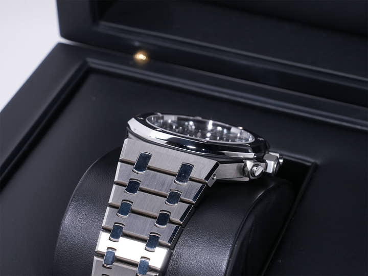 Audemars Piguet Royal Oak Chronograph Ref. 26331IP.OO.1220IP.01 Titanium/Platinum Slate Grey x Blue Dial