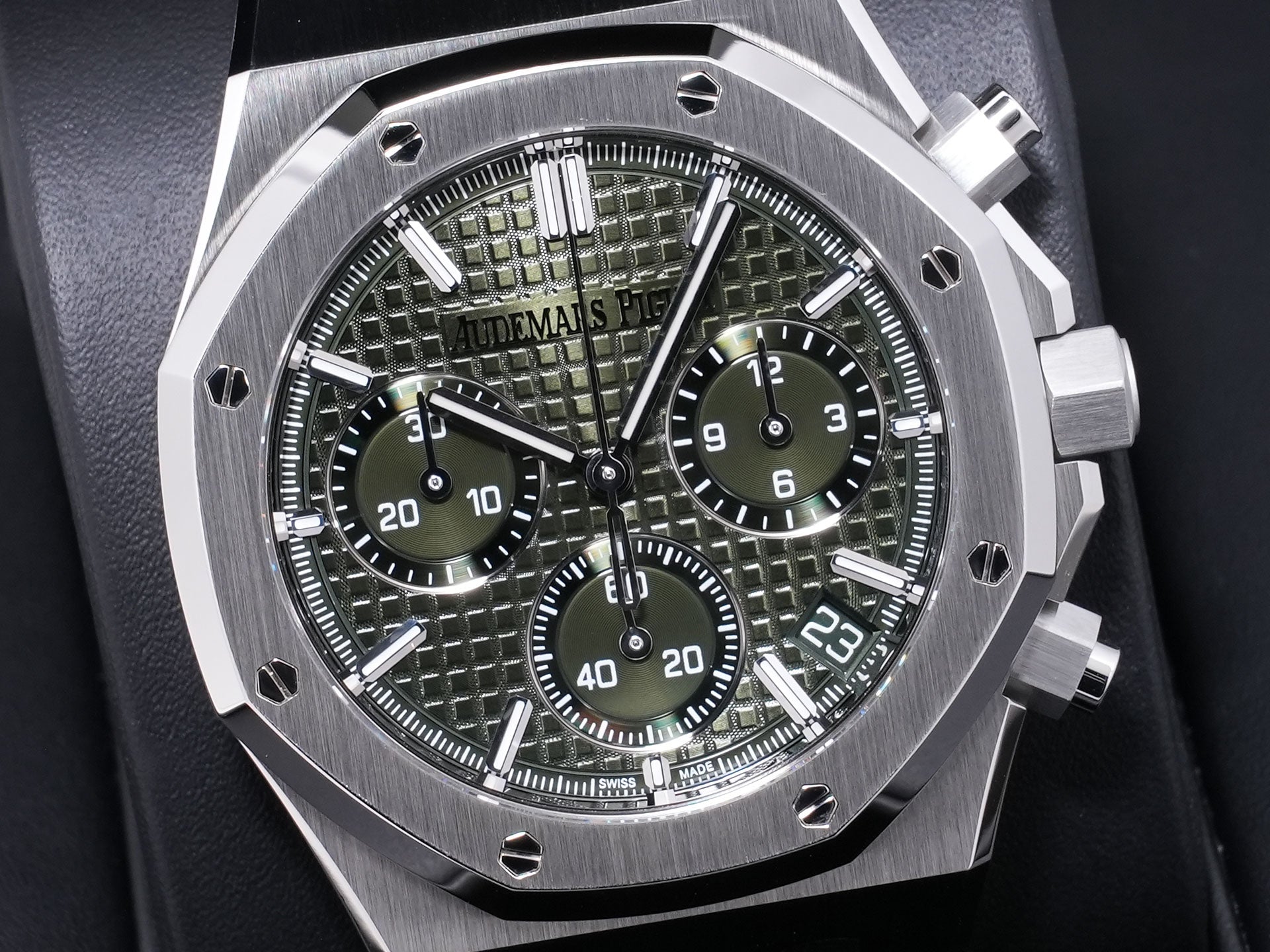 オーデマピゲ ロイヤルオーク クロノグラフ 50周年記念 Ref.26240ST.OO.1320ST.04 ステンレススチール カーキグリーン文字盤 美品 hd373964