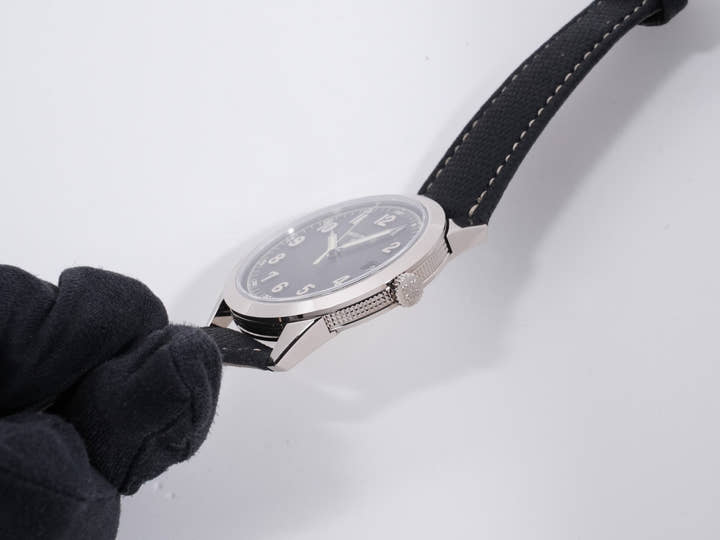 パテックフィリップ カラトラバ Ref.5226G-001 ホワイトゴールド ブラックグラデーションのテクスチャード ラック アントラサイト文字盤