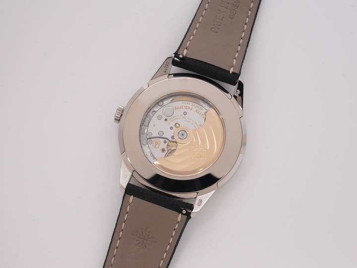 パテックフィリップ カラトラバ Ref.5226G-001 ホワイトゴールド ブラックグラデーションのテクスチャード ラック アントラサイト文字盤